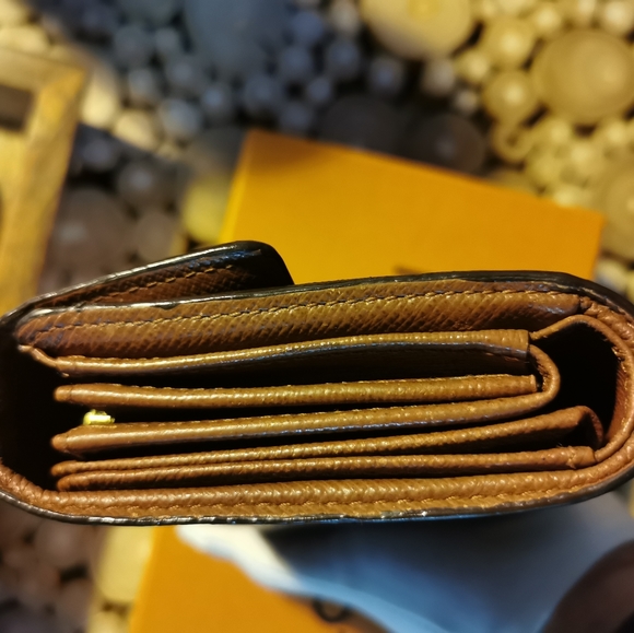 Sold of PM. 💯% Authentic LV Alexander Mediem Wallet - Picture 3 of 15